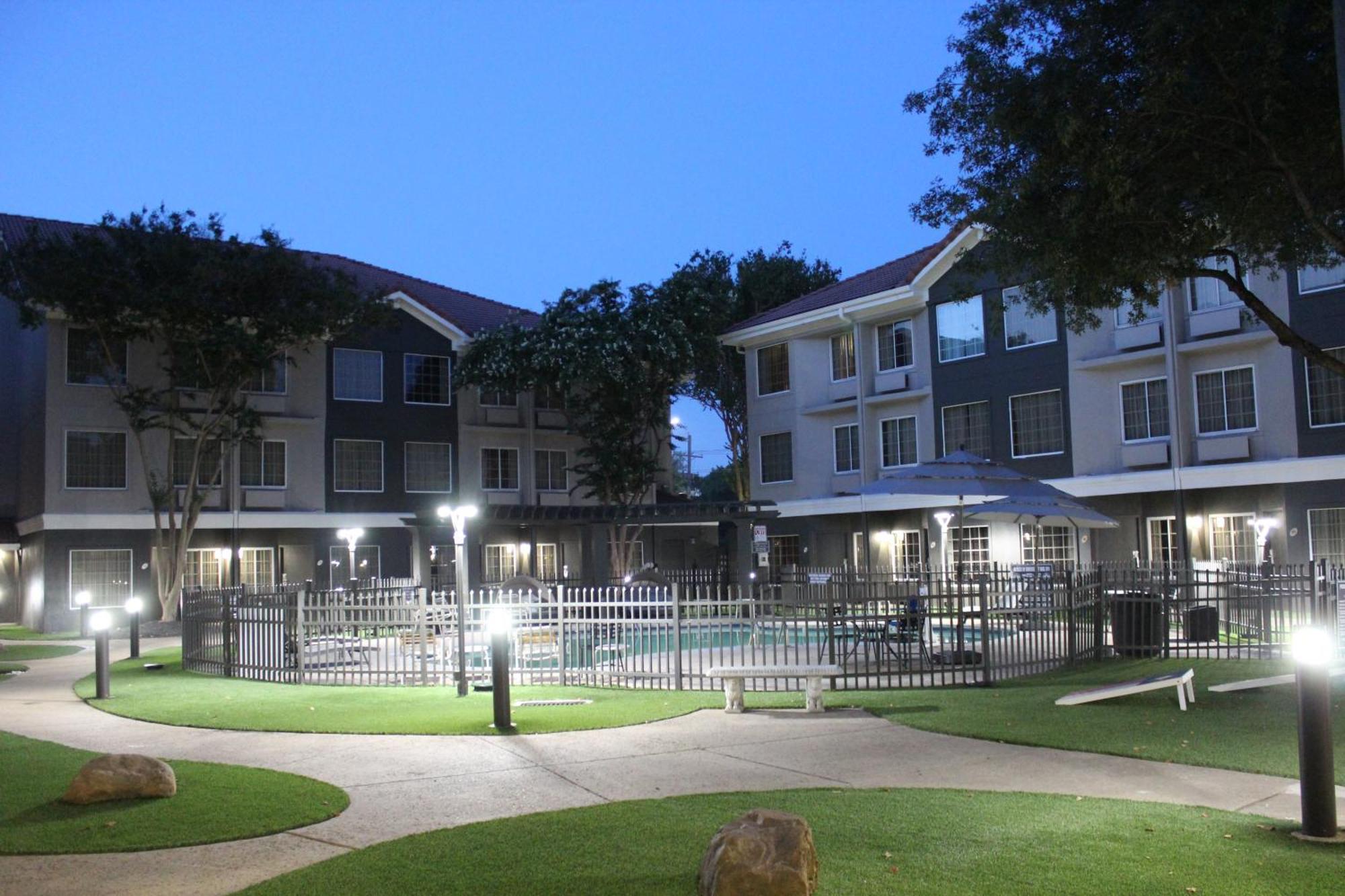 La Quinta By Wyndham Dallas - Galleria