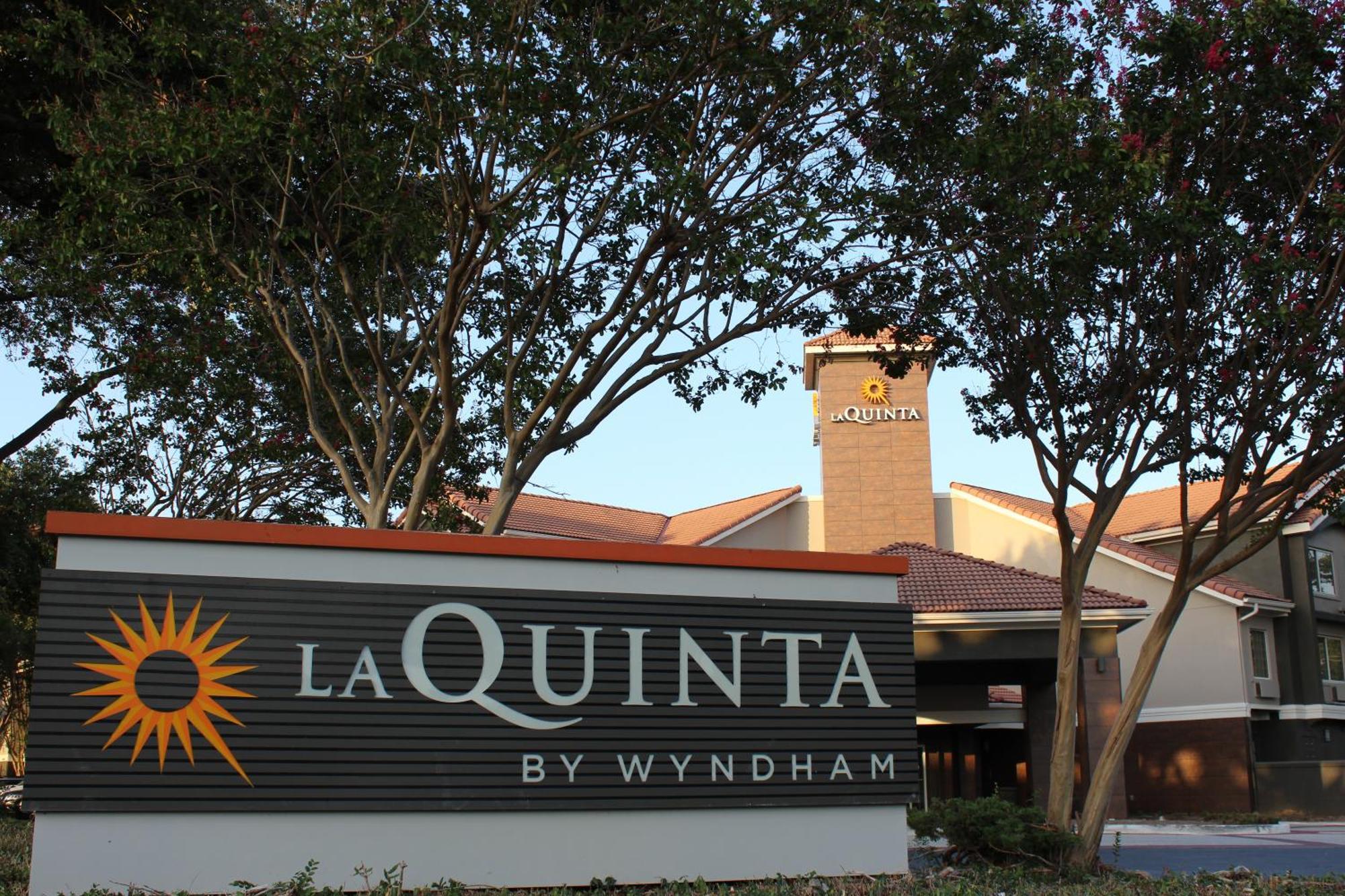 La Quinta By Wyndham Dallas - Galleria Hotel 3*