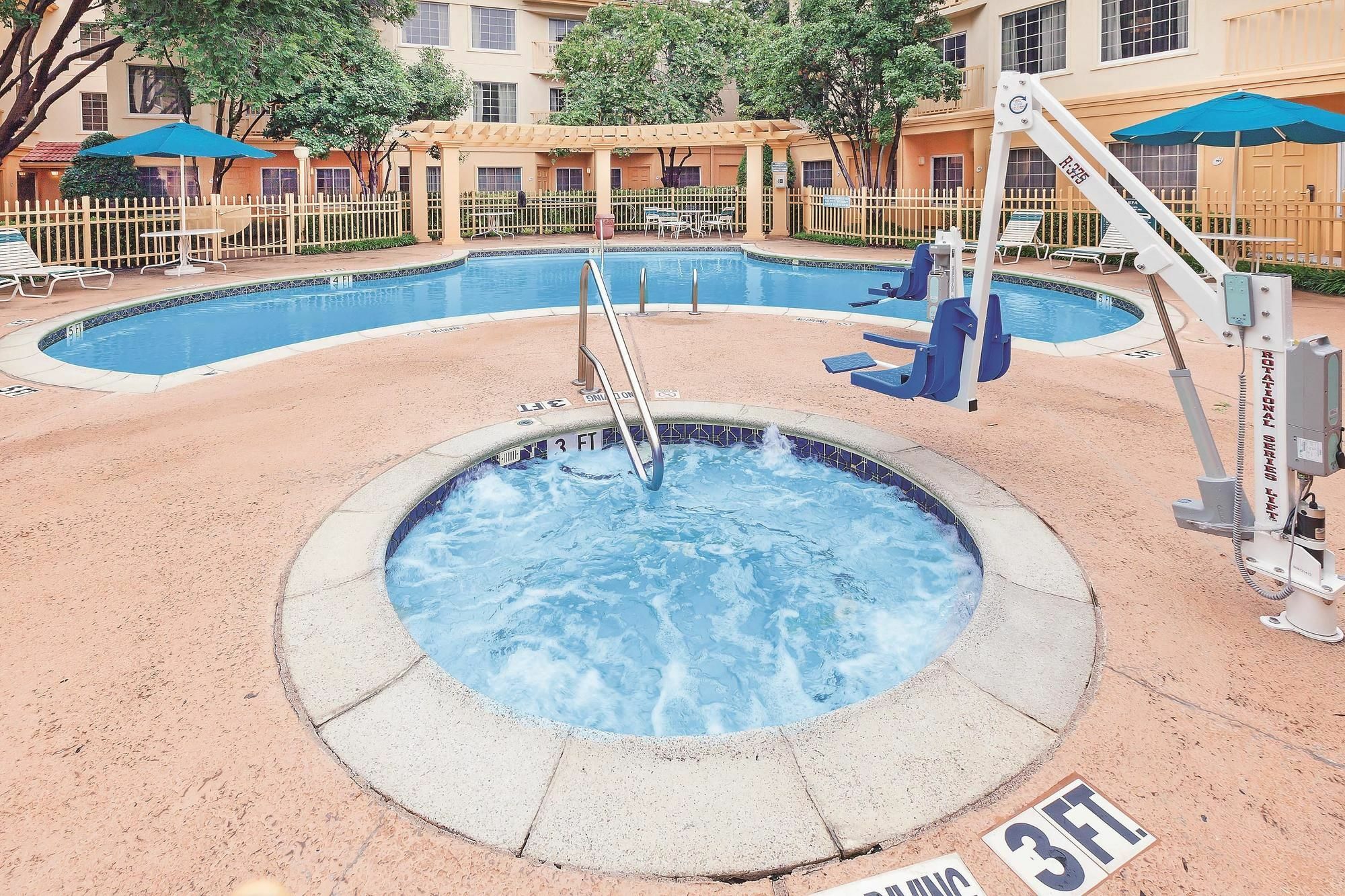 La Quinta By Wyndham Dallas - Galleria Hotel Addison